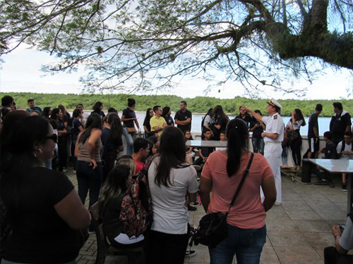 Capitania dos Portos do Paraná promove visitas profissionais para estudantes universitários e de cursos técnicos