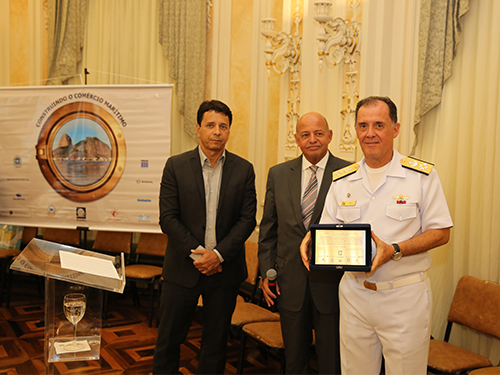 Membros da Comunidade Marítima homenageiam o Comandante da Marinha