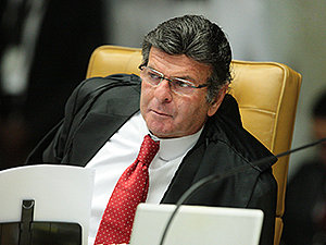 Fux cassa decisão que determinava que porto de Santos pagasse IPTU