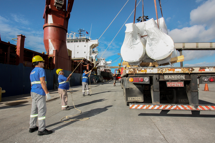 Porto de Paranaguá movimenta 4 mil trabalhadores por dia
