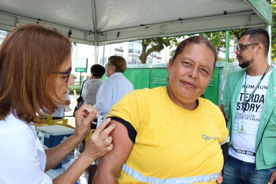 Com recorde de vacinações, Santos imuniza 14,9 mil pessoas contra a gripe em Dia D