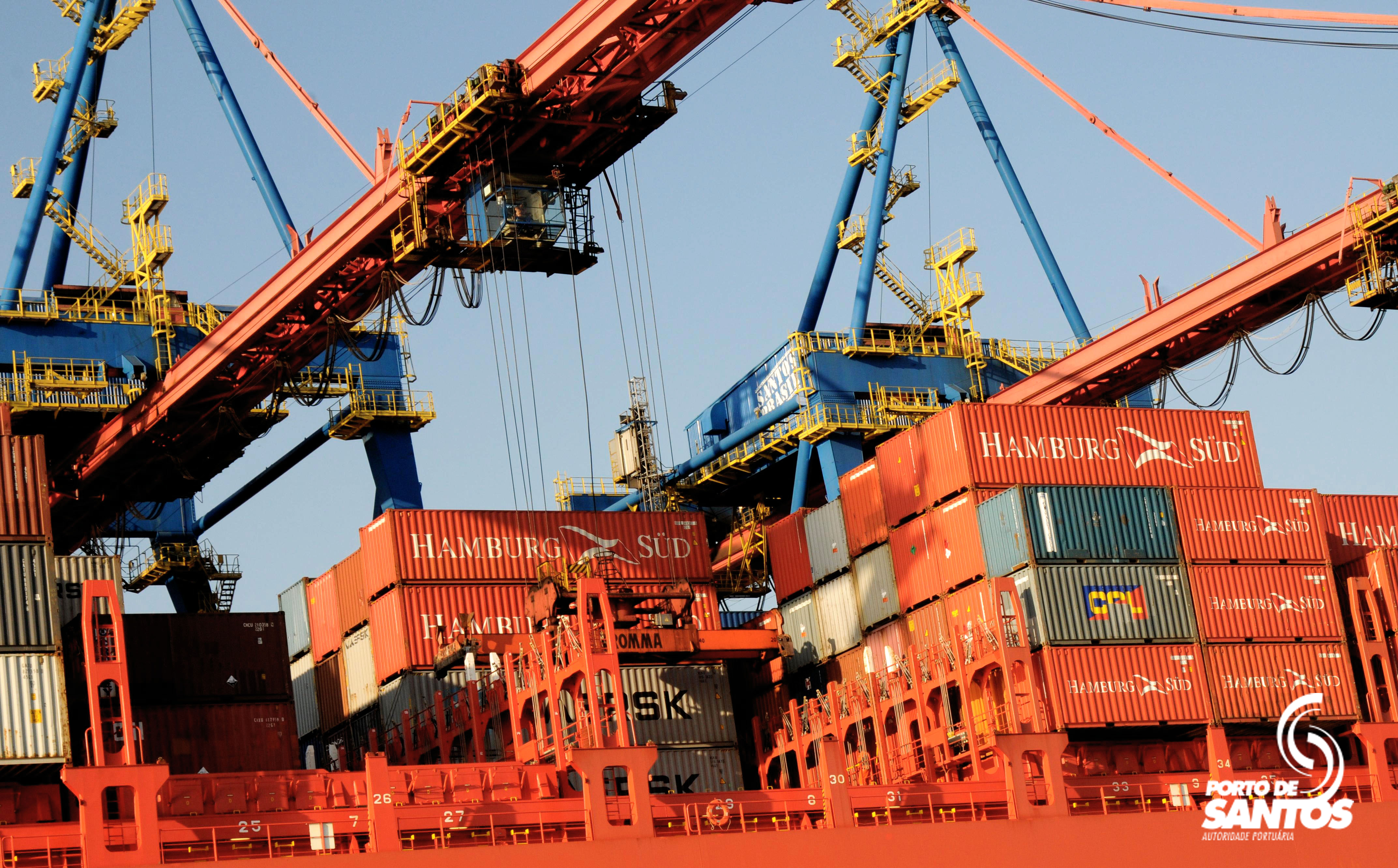Mais um recorde – A movimentação de contêineres no Porto de Santos foi a maior para o mês de maio