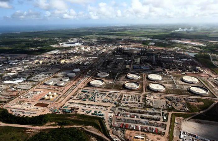 Importadores de combustíveis dizem que só vender refinarias não é suficiente para concorrência