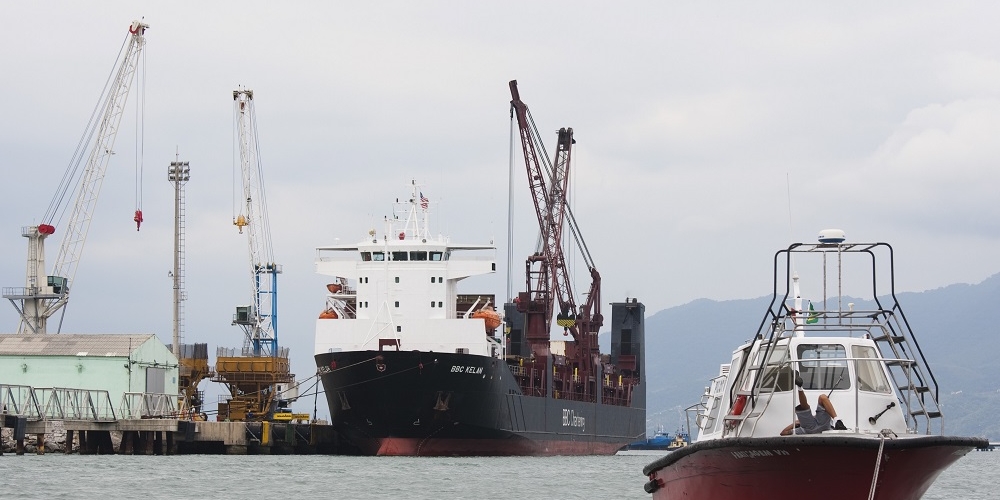 Trabalhadores do Porto de São Sebastião entram em greve