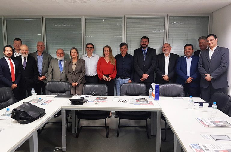 Comitê Orientador do Santos Export visita a parceira Folha de S.Paulo