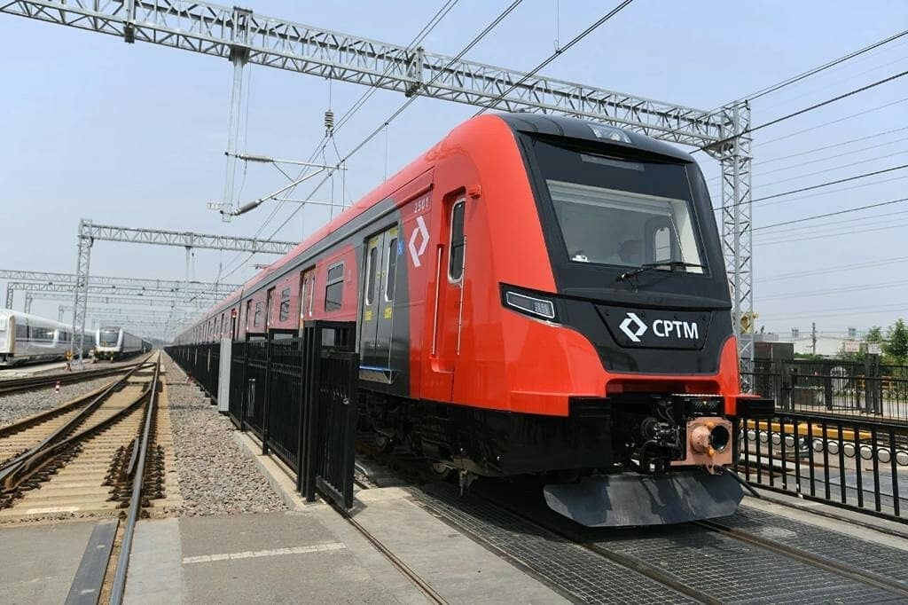 Primeiro trem da série 2500 fabricado na China embarca rumo ao Brasil