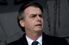 Bolsonaro sobre bagagem: "Quer viajar com mais de 10 quilos, pague" 