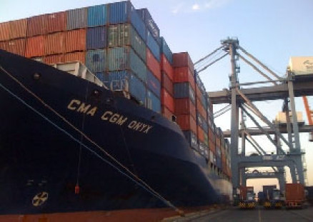 Santos Brasil ultrapassa marca de 100 mil contêineres em terminal em maio