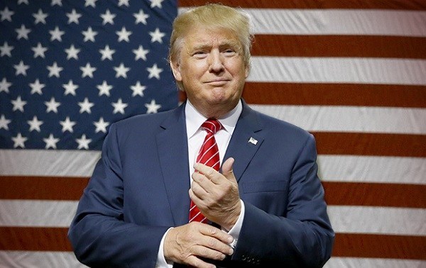 Guerra comercial: Trump fala em impor 10% em tarifas sobre importações da China
