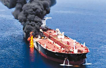 Incêndios atingem navios na costa do Irã