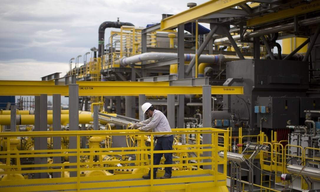 Quem dá mais por 15.000t de aço? Petrobras leiloará plataformas avaliadas em até US$ 400 mil
