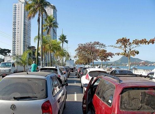 Projeto de Telma permite multa por fila na travessia de balsa