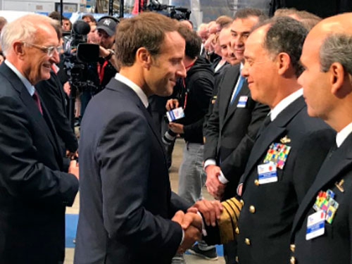 Marinha do Brasil participa de lançamento de submarino nuclear francês