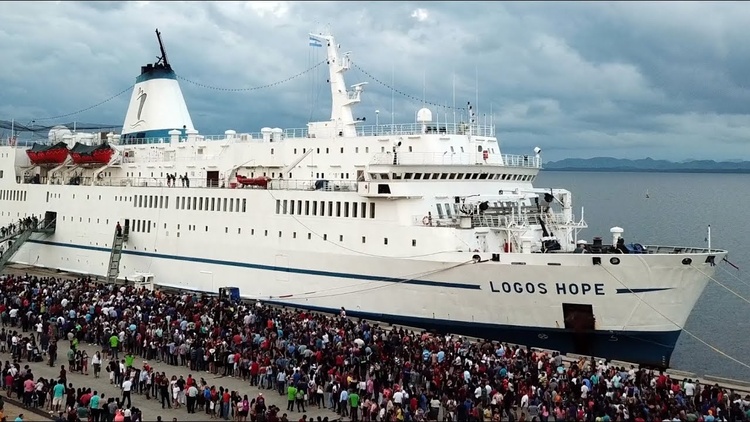 Conheça a Logos Hope, maior livraria flutuante do planeta