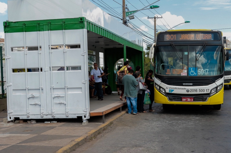Cuiabá terá 82 pontos de ônibus em contêineres com energia solar e jardim suspenso