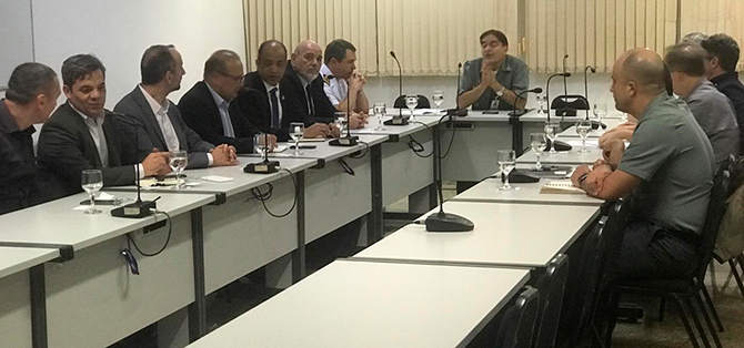 ABTP e representantes do CAP de Santos se reúnem na DHN para debater sobre a homologação de batimetrias e calado do canal do porto de Santos