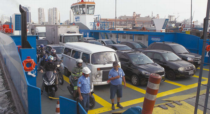 Balsa reformada reforça a travessia Santos-Guarujá