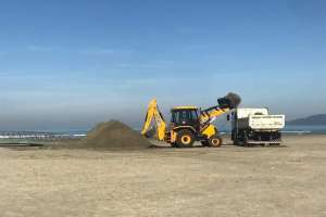 Iniciada remoção da areia dos canais após ressaca em Santos