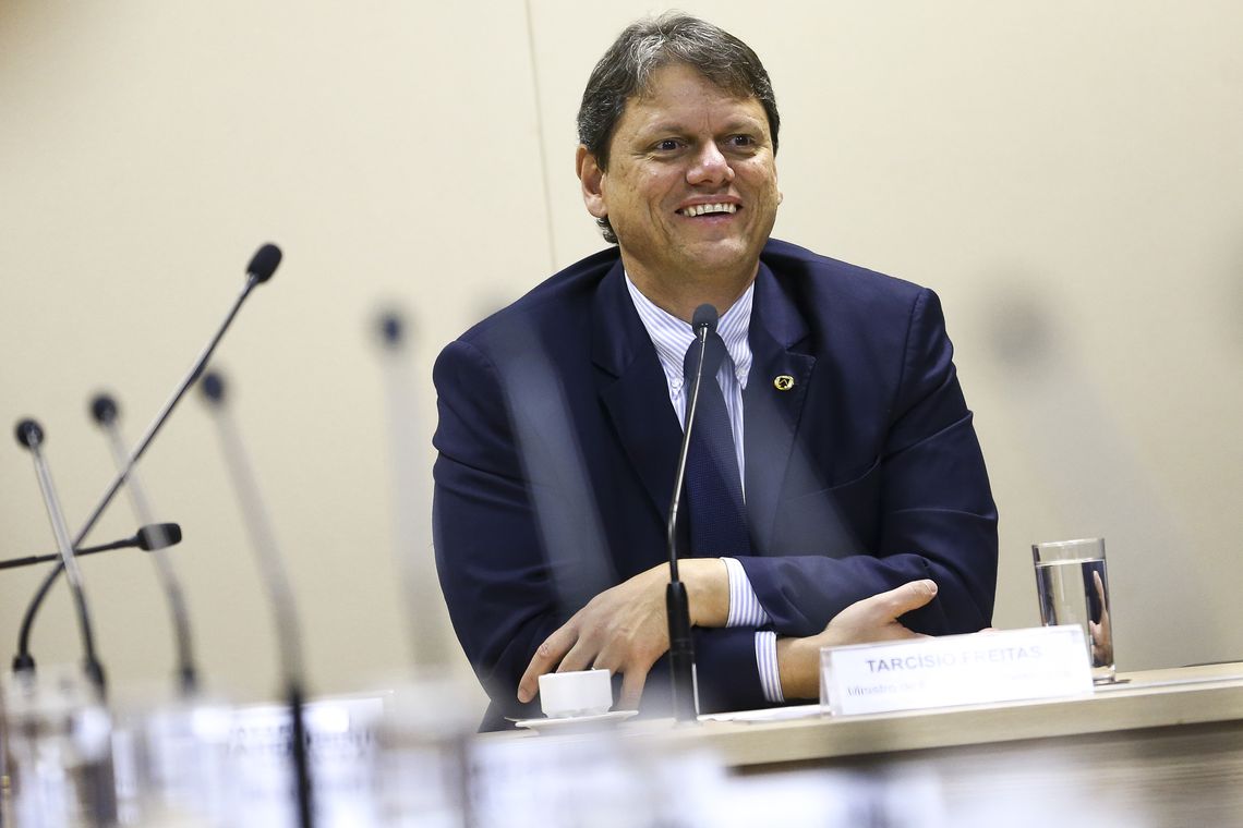 Ministro da Infraestrutura assina portarias que alteram áreas poligonais de 16 Portos 