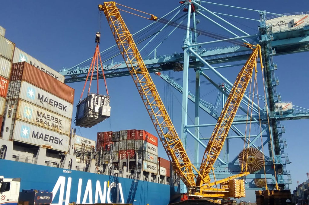 Transformadores gigantes são descarregados em operação especial no Porto do Pecém