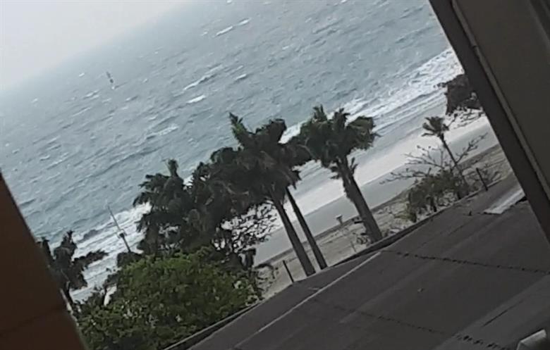 Frente fria provoca vento, chuva e derruba temperaturas na Baixada; NPH-Unisanta prevê ressaca