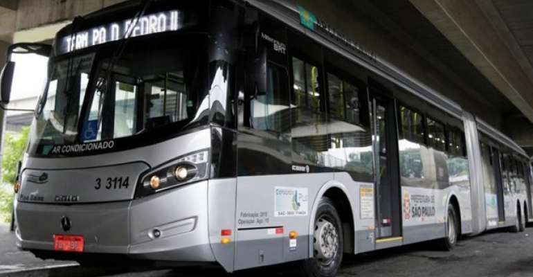Ônibus devem aceitar cartões de crédito e débito como pagamento em São Paulo