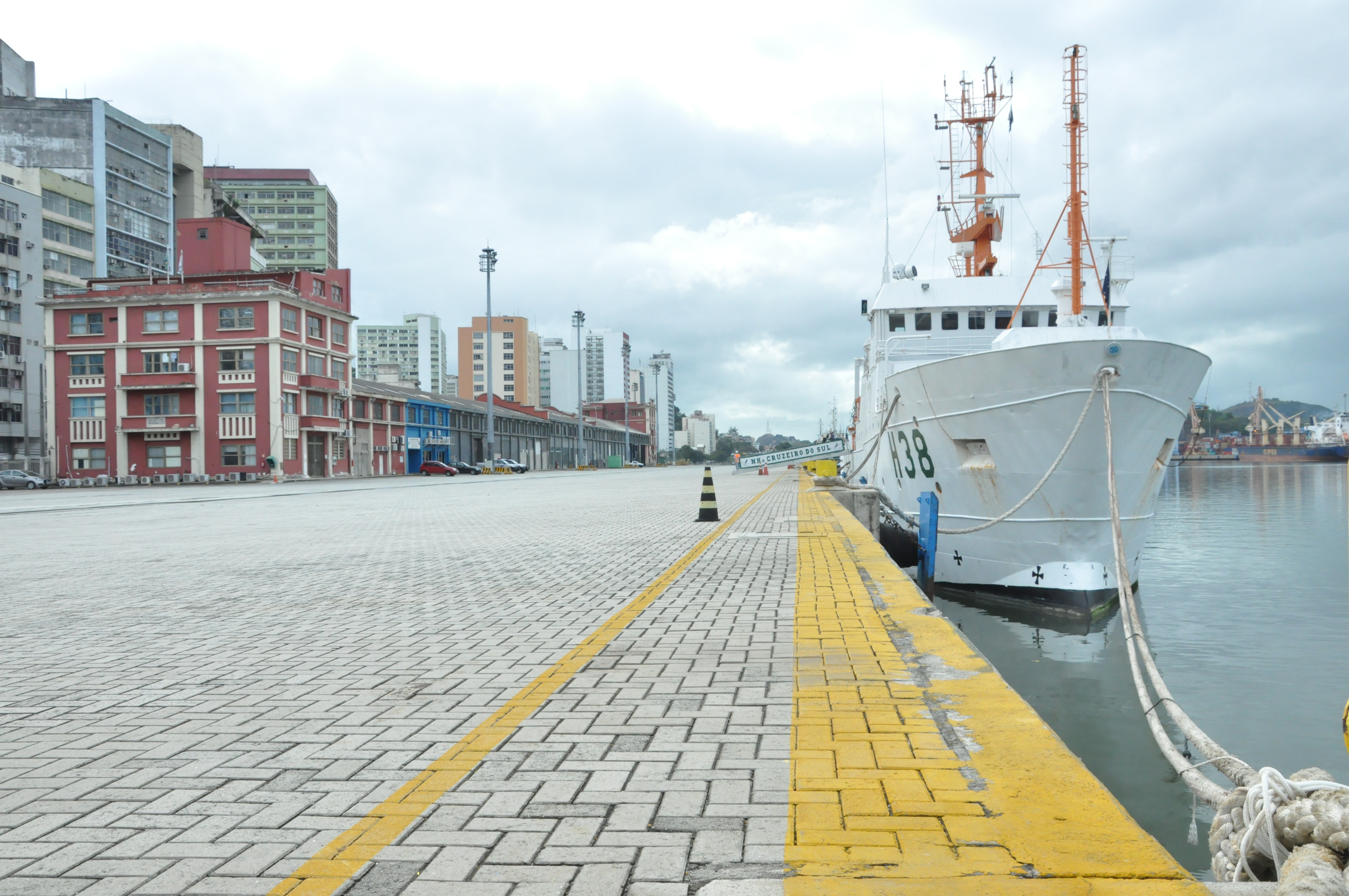 Navio da Marinha conclui pesquisa no litoral do ES