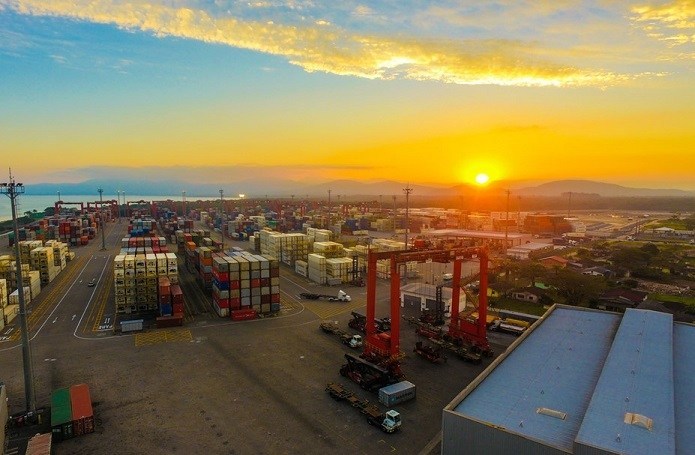 Porto Itapoá registra no mês de julho recorde de movimentação de cargas em oito anos de operação