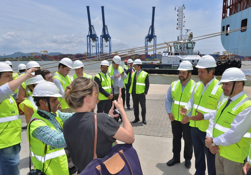 Ministro participa da assinatura de contrato de dragagem no Porto de Itajaí