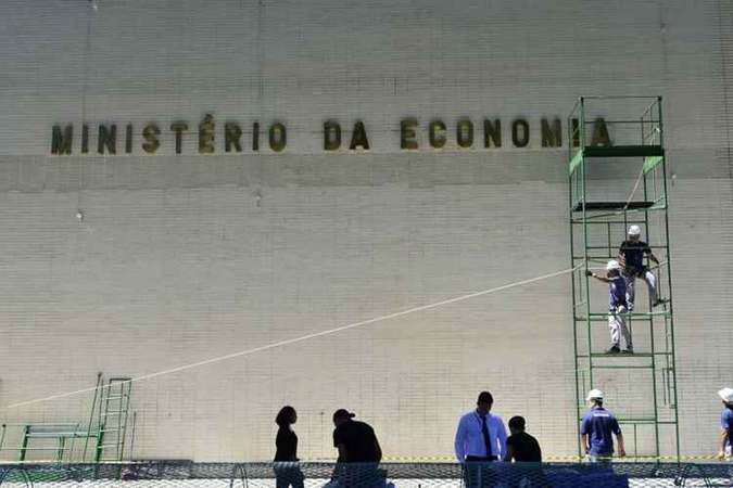 Ministério da Economia zera tarifas para importação de medicamentos