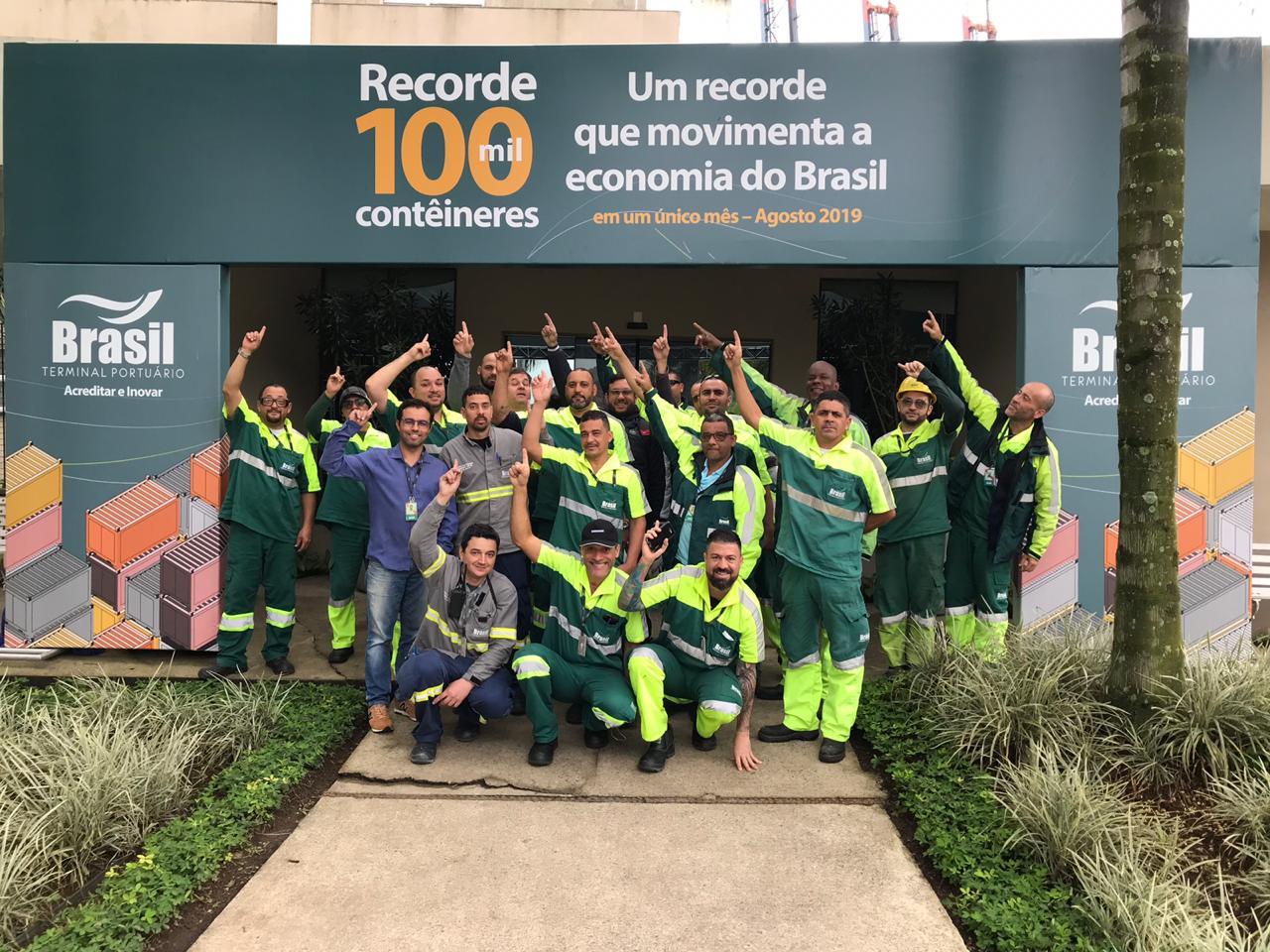 Brasil Terminal Portuário ultrapassa 100.000 contêineres movimentados em um único mês