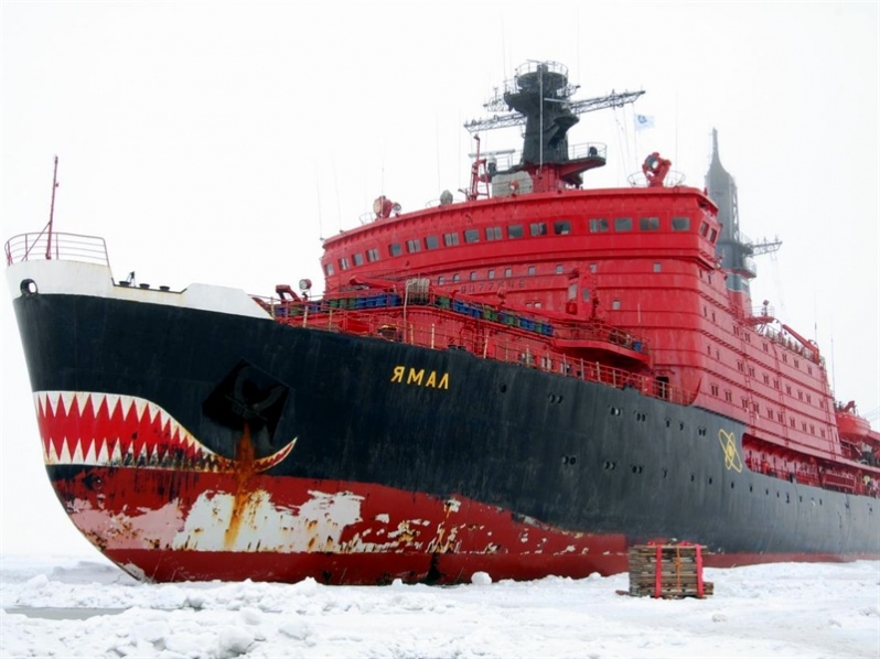 Rússia construirá 17 navios-tanque quebra-gelo para transportar GNL na rota marítima do Ártico