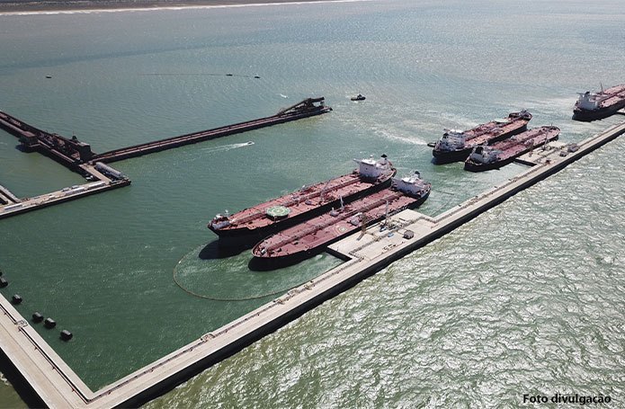Açu Petróleo e Petrogal renovam até 2023 contrato para transbordo de petróleo no Porto do Açu