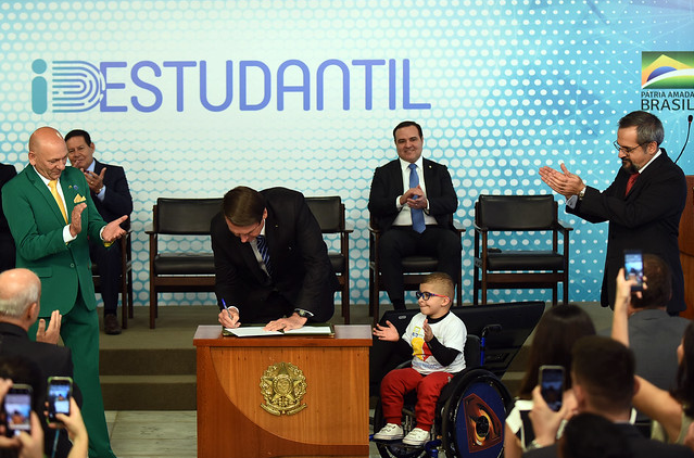 Governo federal lança carteira estudantil digital e gratuita