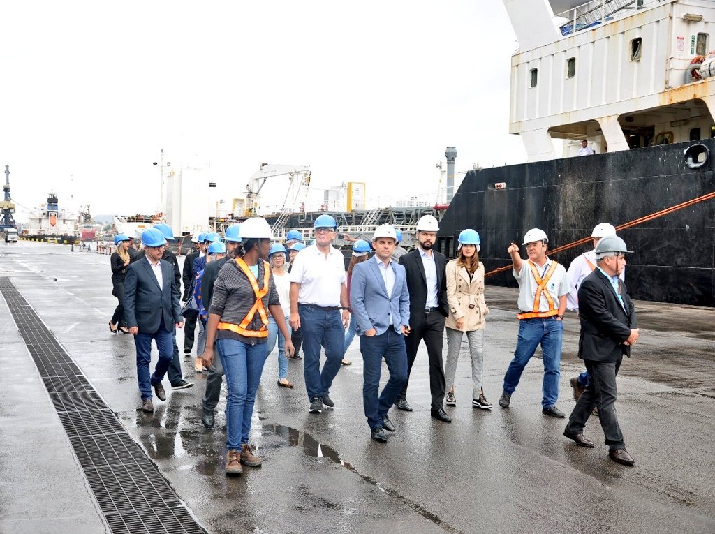 Comitiva do TRT visita instalações do Porto de Vitória