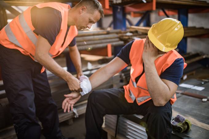 Quais os direitos de quem sofre acidente de trabalho?