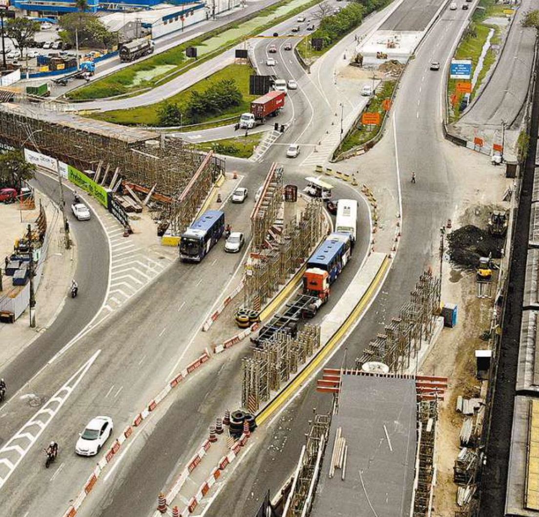 Obra muda trânsito na entrada de Santos