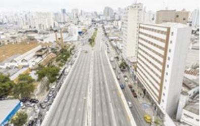 Viaduto permanece fechado para veículos pesados em SP