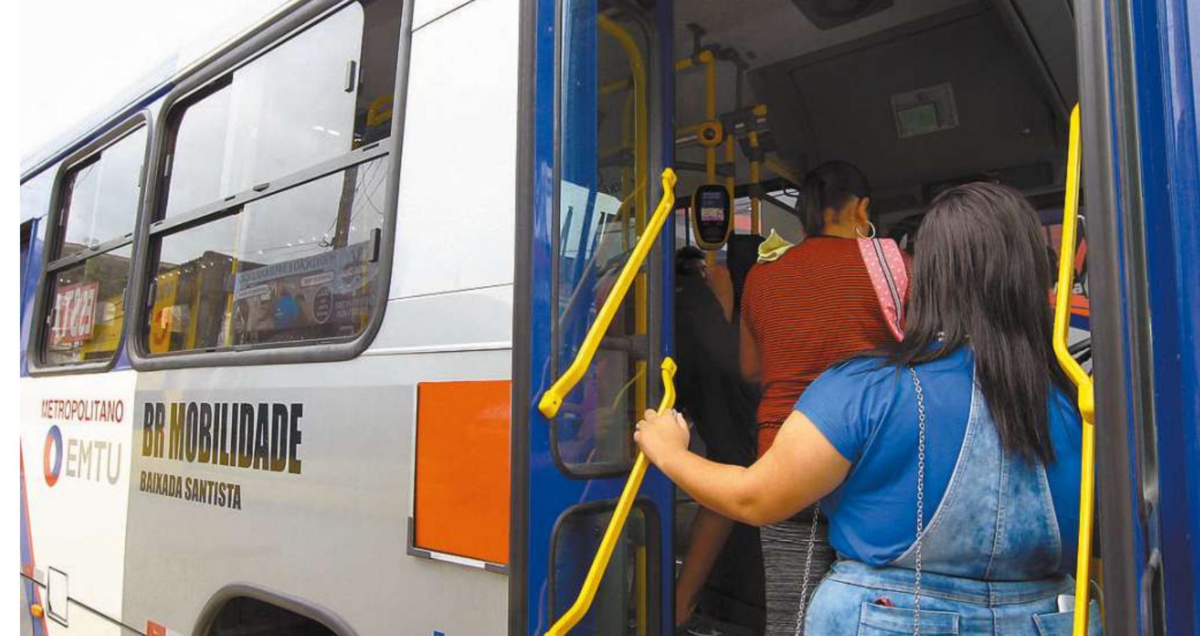 Parada de ônibus fica mais segura
