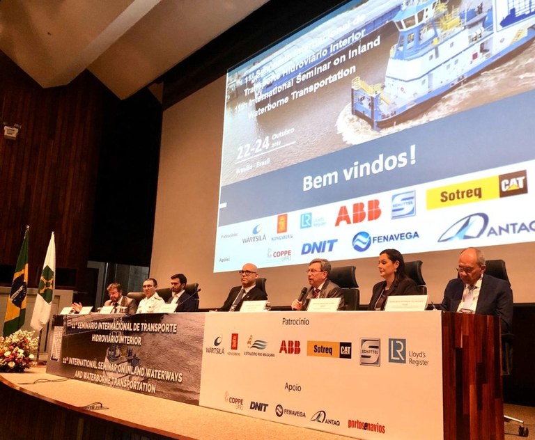 Diretor-Geral do DNIT participa de seminário internacional sobre transporte hidroviário