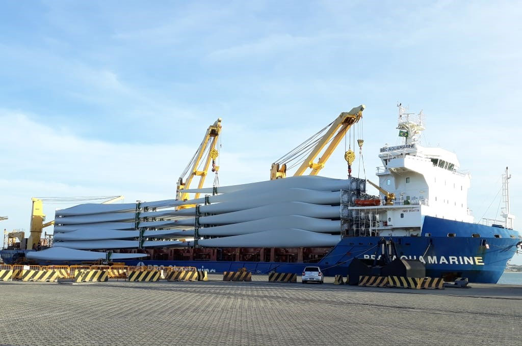 DHL e Vestas expandem maior projeto de transporte de pás eólicas para exportação no Brasil