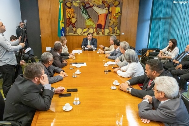 Portus: reunião em Brasília termina com apoio de Rodrigo Maia