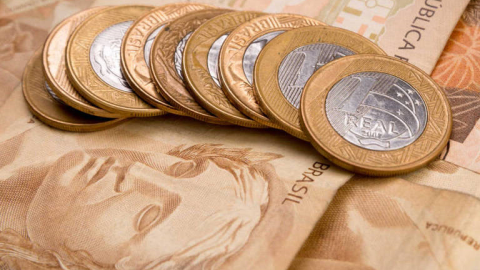 Brasil sente impacto externo e balança cai