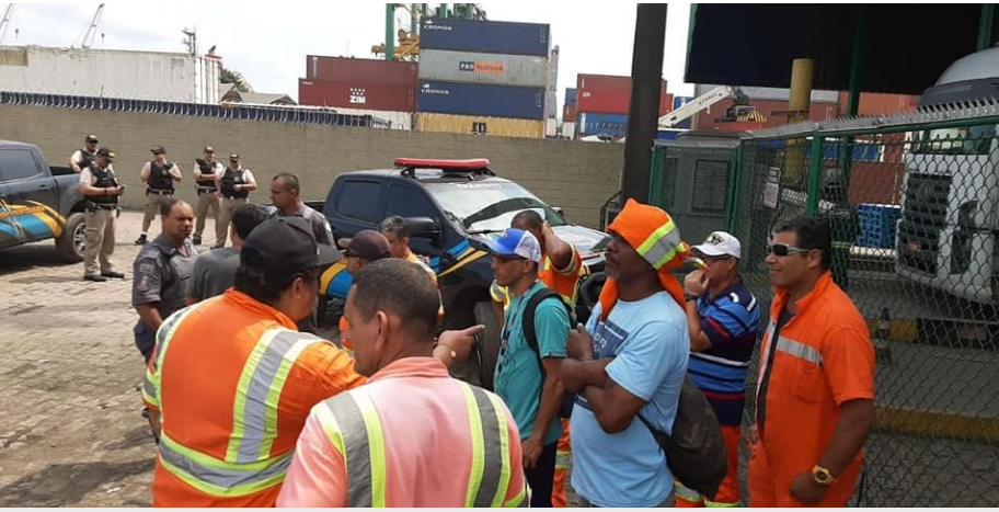 Protesto de estivadores paralisa atividades em terminal do Porto de Santos