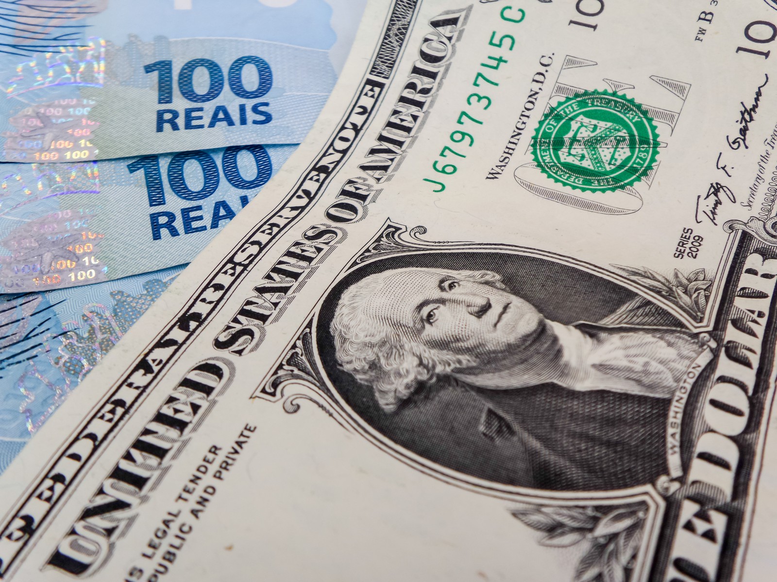 Dólar tem maior desvalorização semanal do ano