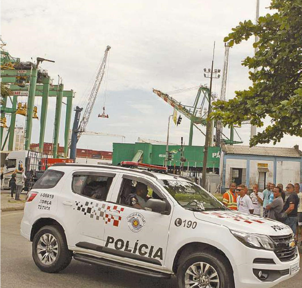 Estivadores permanecem acampados no Porto de Santos
