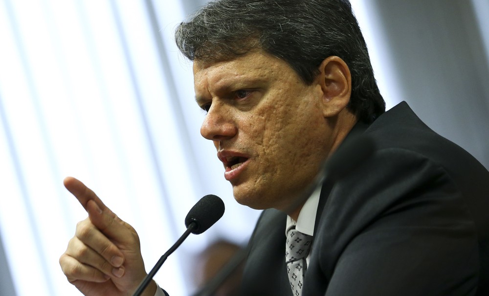 Agências vão trocar chefia e testar grau de liberdade