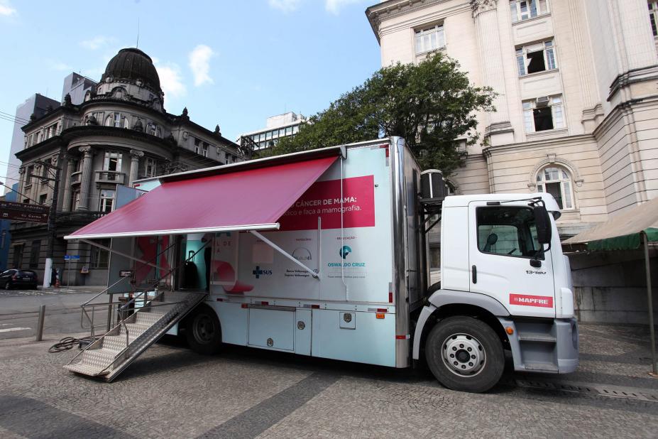 Outubro Rosa: caminhão de mamografia fará exames na Praça Mauá a partir desta terça-feira