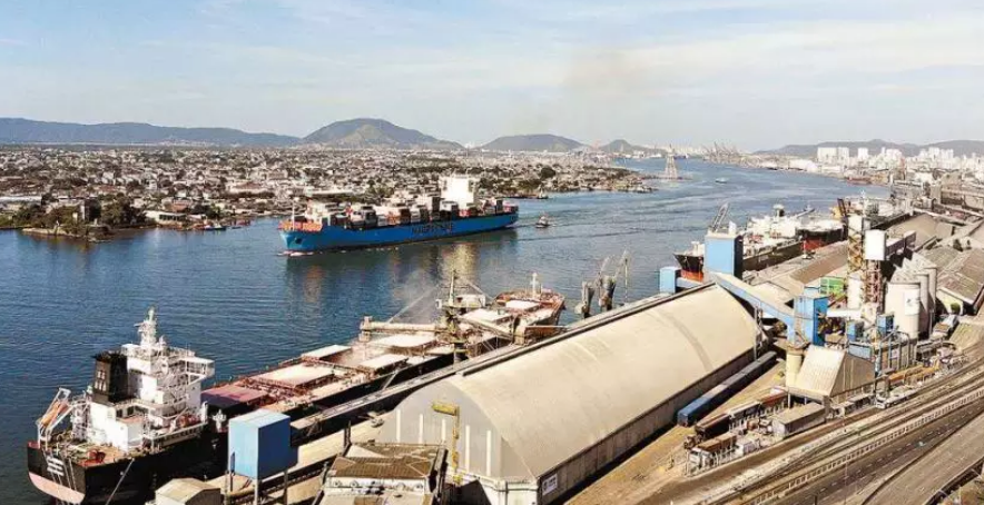 Porto de Santos tem vagas em diversos níveis de escolaridade
