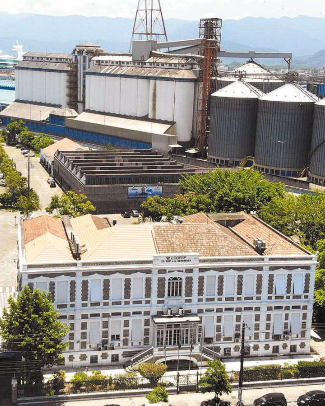 Portus: Sindicatos se reúnem com Maia